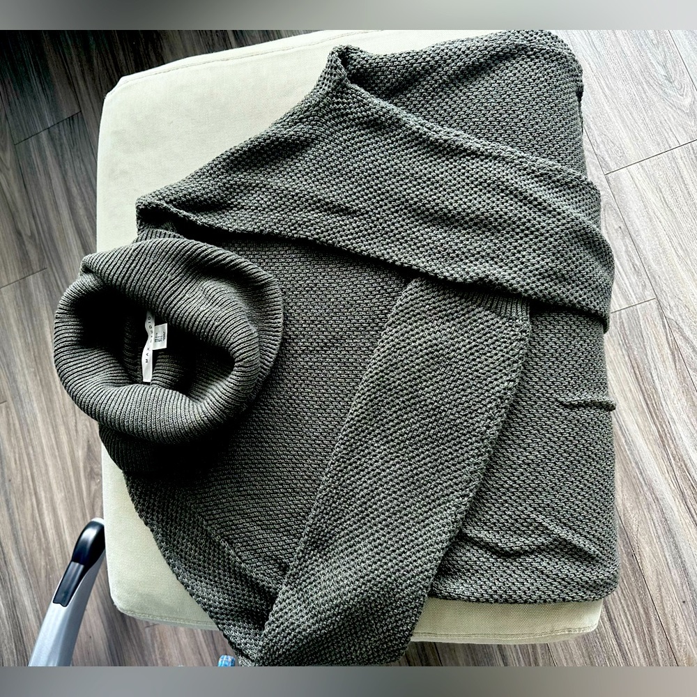 Olive green max studio sweater size large